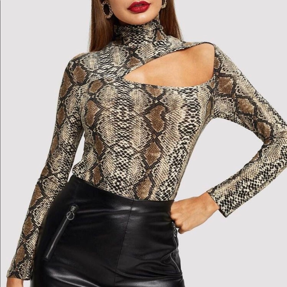 NEW - Cut out front snakeskin print turtleneck